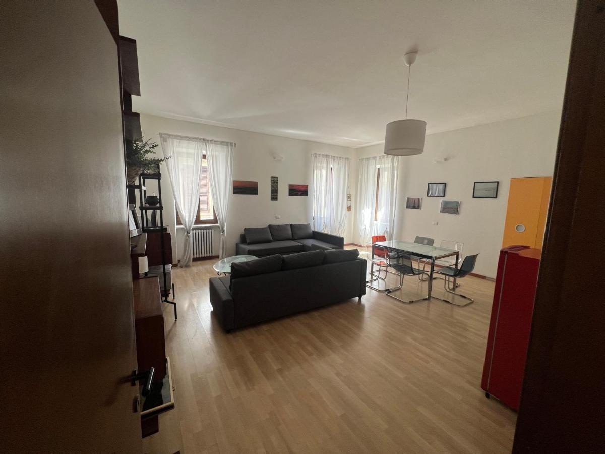 La Torretta Apartment 佩斯基耶拉德加达 外观 照片