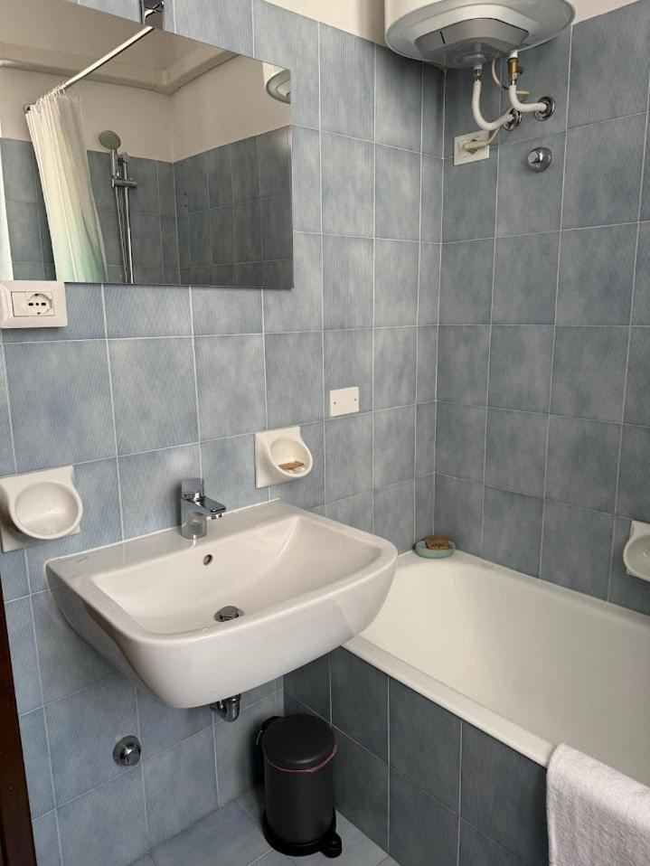 La Torretta Apartment 佩斯基耶拉德加达 外观 照片